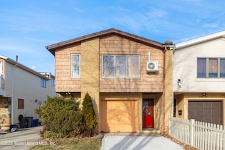 29 Bowling Green Place, Staten Island, NY 10314
