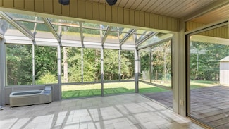 22198 W War Eagle Rd, Springdale, AR 72764