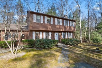 4 Evergreen Ln, Amherst, MA 01002