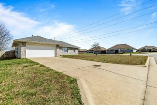 3705 W Overland St, Springfield, MO 65807