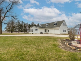 19206 140th St, Sumner, IA 50674