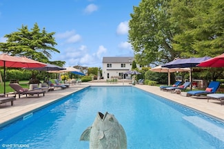 525 S Harbor Rd, Southold, NY 11971