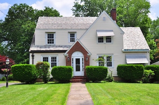 48 Arnoldale Rd, West Hartford, CT 06119