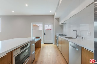 1729 S Barrington Ave Unit 2, Los Angeles, CA 90025