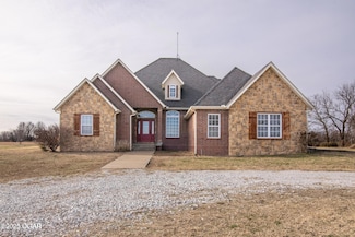 2210 E Hickory Dr, Carthage, MO 64836