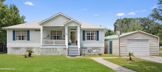 866 Washington St, Bay Saint Louis, MS 39520