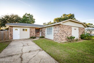 1203 Pawnee St, Pascagoula, MS 39581