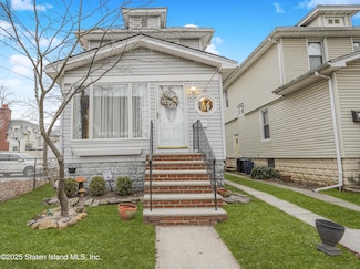 11 Chelsea St, Staten Island, NY 10307