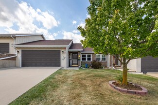 2237 Crown Point Rd, Dubuque, IA 52002