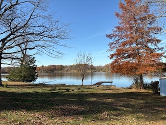 2957 E Lake Paradise Rd, Mattoon, IL 61938