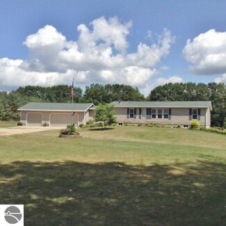 1588 N Crystal Rd, Vestaburg, MI 48891