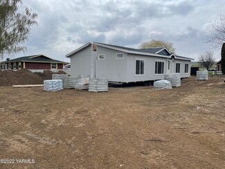 96 S Tieton Rd, Tieton, WA 98947