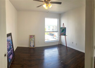 2832 S Bartell Dr Unit 38, Houston, TX 77054