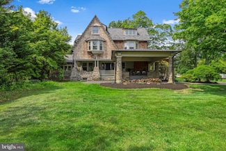 234 E Beechtree Ln, Wayne, PA 19087