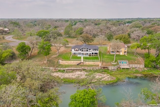 46 E Hampton Dr, Seguin, TX 78155