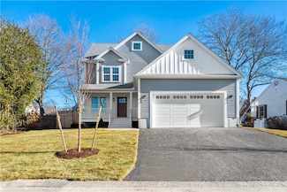 70 Magnolia St, Bristol, RI 02809