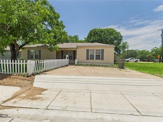 2702 Cavitt Ave, Bryan, TX 77801