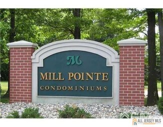 3 College Dr, Edison, NJ 08817