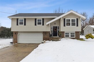 6712 NW 54th Ct, Johnston, IA 50131