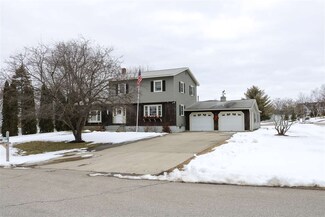 2 Meadow Way, Middlebury, VT 05753