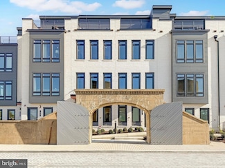 61 Lower Service Ct NW Unit THE BEND 877, Washington, DC 20001