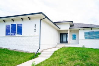 3963 Westgate Pkwy, Clive, IA 50325