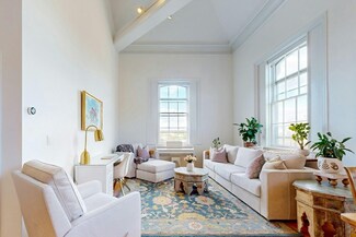 35 Flint St Unit 301, Salem, MA 01970