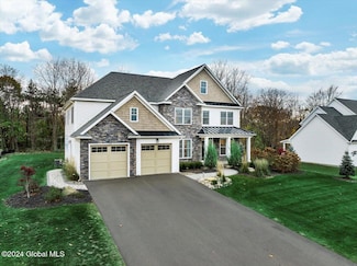 3 Essie Ln, North Greenbush, NY 12180