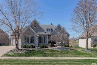 10 Country Club Ct, Le Claire, IA 52753