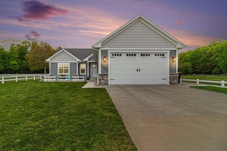 5407 Sioux Rd, Pentwater, MI 49449