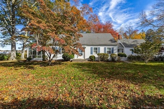 31 Pawson Rd, Branford, CT 06405