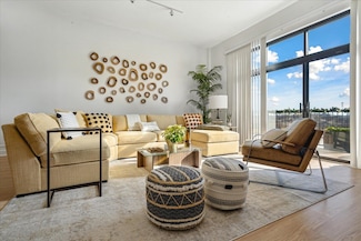 648 S Riverside Dr Unit 411, Memphis, TN 38103