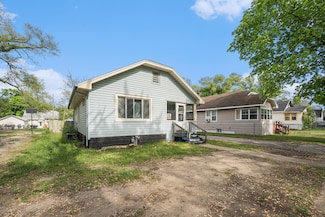 1027 Ogden Ave, Benton Harbor, MI 49022