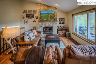 129 Lower Grouse Ridge Rd, Beech Mountain, NC 28604