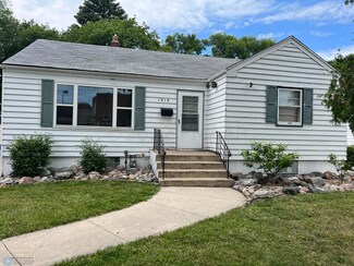 1418 9th St N, Fargo, ND 58102