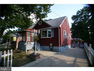 320 Jackson Ave, Magnolia, NJ 08049