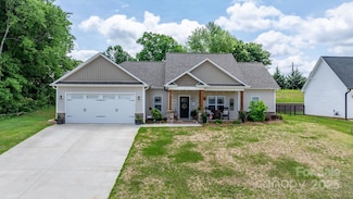 4949 Southview Dr, Hickory, NC 28602