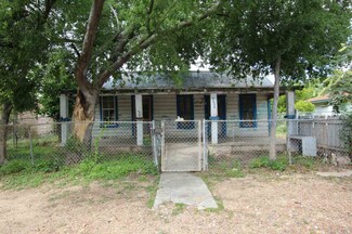 2804 Main Ave, Laredo, TX 78040