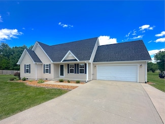 730 Everville Dr, Livingston, TN 38570