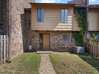 1255 E County Line Rd Unit K4, Jackson, MS 39211