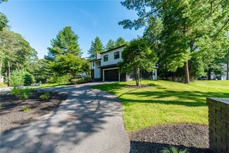 28 Ledgemont Dr, Warwick, RI 02886