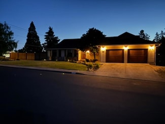 776 Delsie Dr, Grants Pass, OR 97527