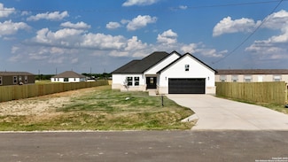 17114 Laguna Seca Dr, Atascosa, TX 78002