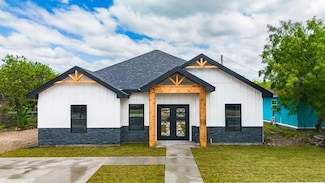 365 Chuck Wagon Rd, Eagle Pass, TX 78852