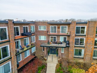 1230 N Western Ave Unit 201, Lake Forest, IL 60045