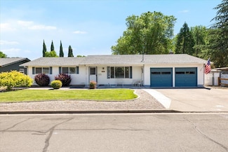 1210 Comet Way, Central Point, OR 97502