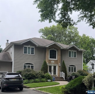 376 Willard Rd, Paramus, NJ 07652