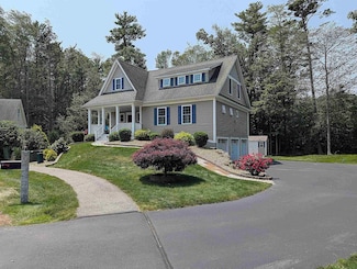 8 Locke Ln, Seabrook, NH 03874