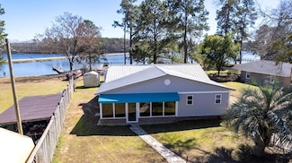2222 Lake Shore Dr, Manning, SC 29102
