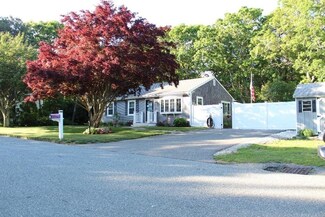 22 Trotting Ln, Teaticket, MA 02536